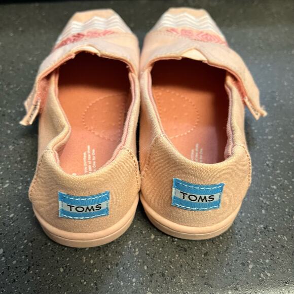 Pink embroidered toddlers TOMS size T10 - Picture 5 of 5